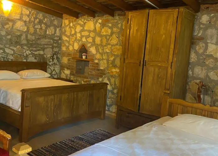 Pavelin Yeri מלון *