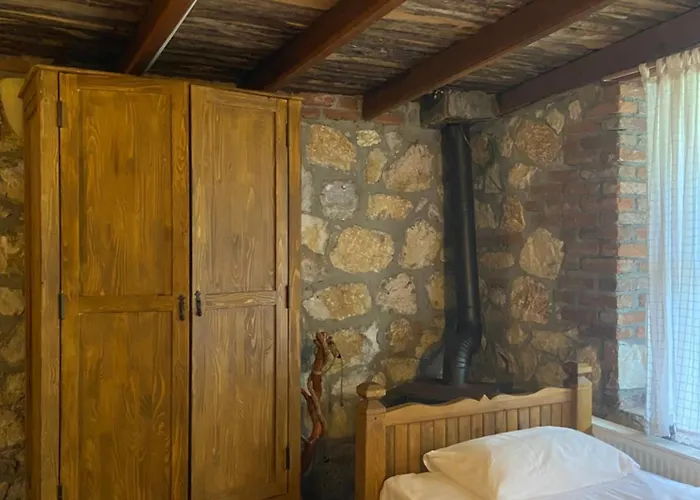 Pavelin Yeri אדרמיט